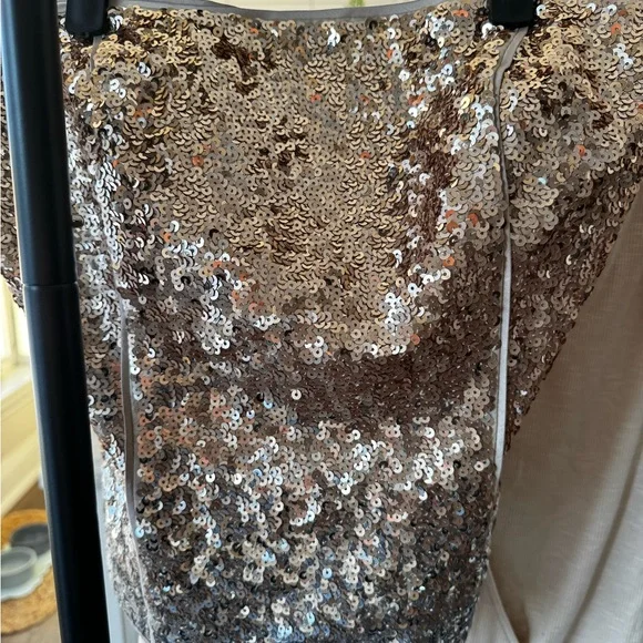 Neutral Tone Tops - Picture 2 of 9